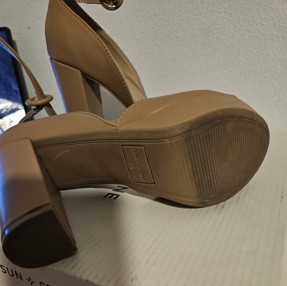 Heels - Picture 6 of 7